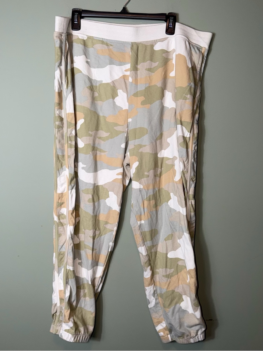 Aerie Women’s Neutral Camo Sweat‎ Pant Joggers  XXL